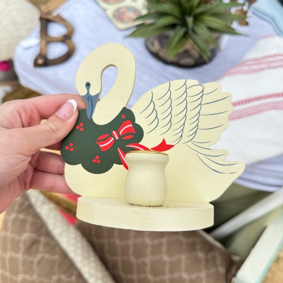 Festive Swan Candle Holder - Picture 2 of 5